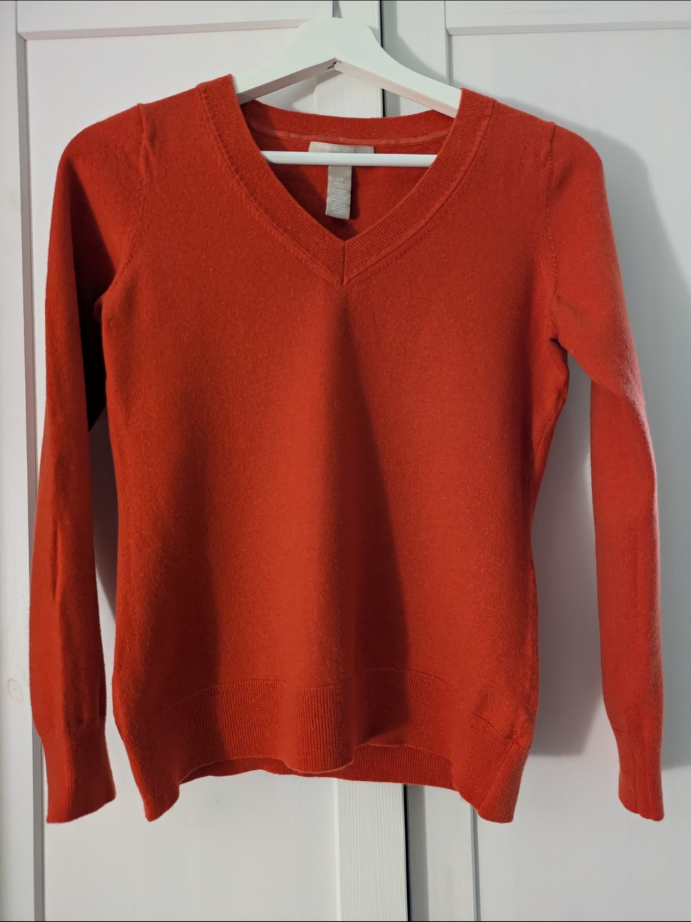 100% Merino Banana Republic Orange V-Neck Sweater Size S Capsule Wardrobe